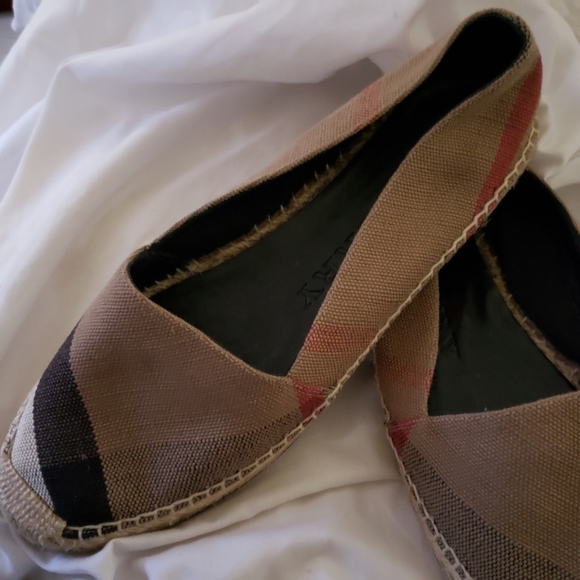 Authentic Burberry Espedrilles - Picture 2 of 5